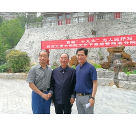 张东海艺术家之风采留影4