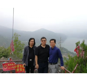 张东海艺术家之风采留影9