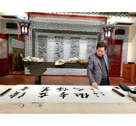 张东海艺术家之风采留影54